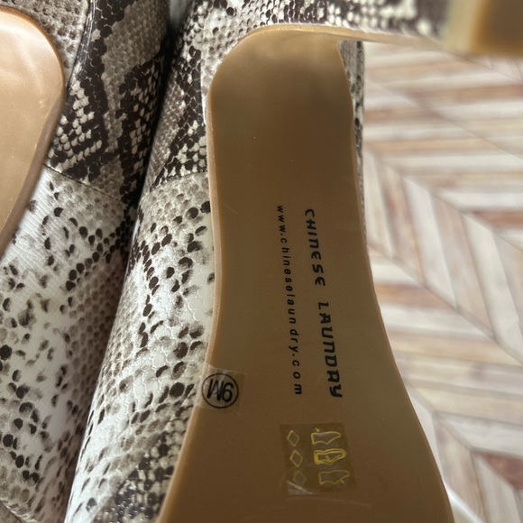 Chinese Laundry snake skin platform pumps - Picture 3 of 8